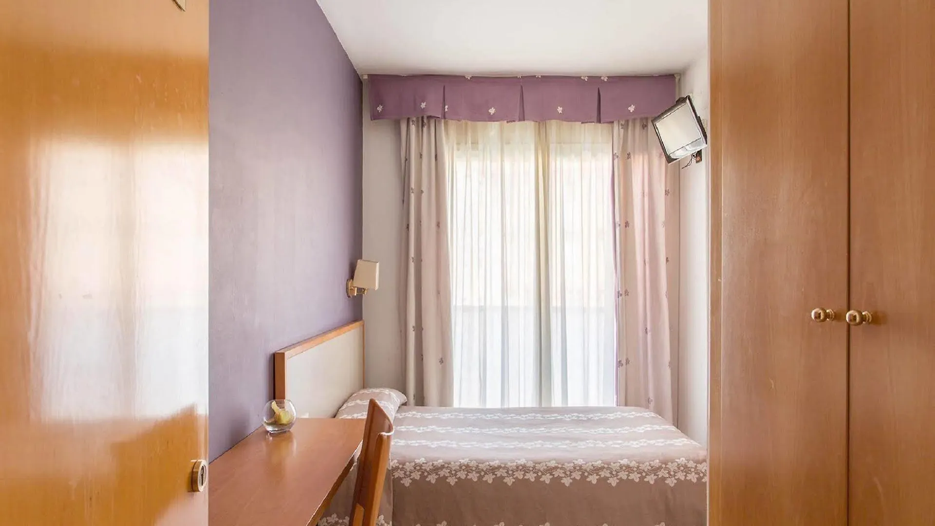 Hotel Cosmos Tarragona 0*,  Spanyolország